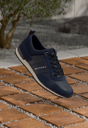 ICONIC RUNNER - Trainers - midnight