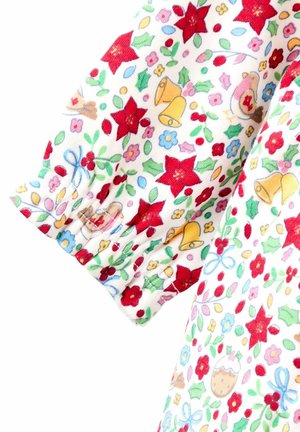 Weißer Stoff mit einem lebhaften Blumenmuster in Rot, Blau und Grün, das Glocken und Stechpalme zeigt, mit gerafftem Ärmel-Detail.