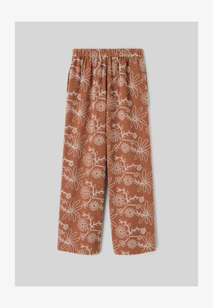 Pantalon marron à jambes larges avec des motifs floraux brodés blancs et une taille élastique sur un fond gris clair.