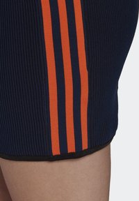 adidas Originals Pouzdrové šaty - mustard yellow