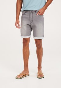 Protest PRTYLVOR - Shorts vaqueros - deep grey
