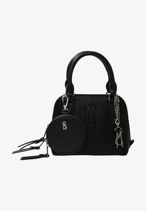 Czarna torebka teksturowa z zaokrąglonymi uchwytami, dołączonym okrągłym etui na monety oraz srebrnymi zawieszkami z logo z przodu i na bocznej łańcuszku.