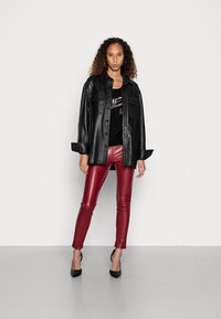 Guess SCARLETT BAT SLEEVE - Camisola - jet black