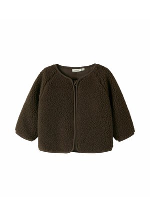Veste polaire marron texturée à manches longues, col rond et fermeture à boutons-pression sur le devant, présentée sur fond blanc.