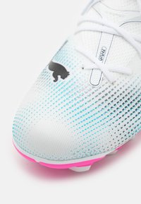 Puma FUTURE 7 MATCH FG/AG JR UNISEX - Scarpe da calcio per terreni duri - white/black/poison pink