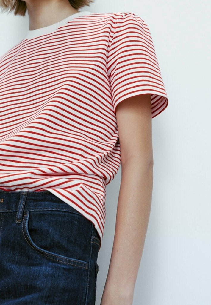 【Massimo dutti】リブTシャツ Massimo Dutti Shiny Ribbed T-Shirt with Seams Detail 2025