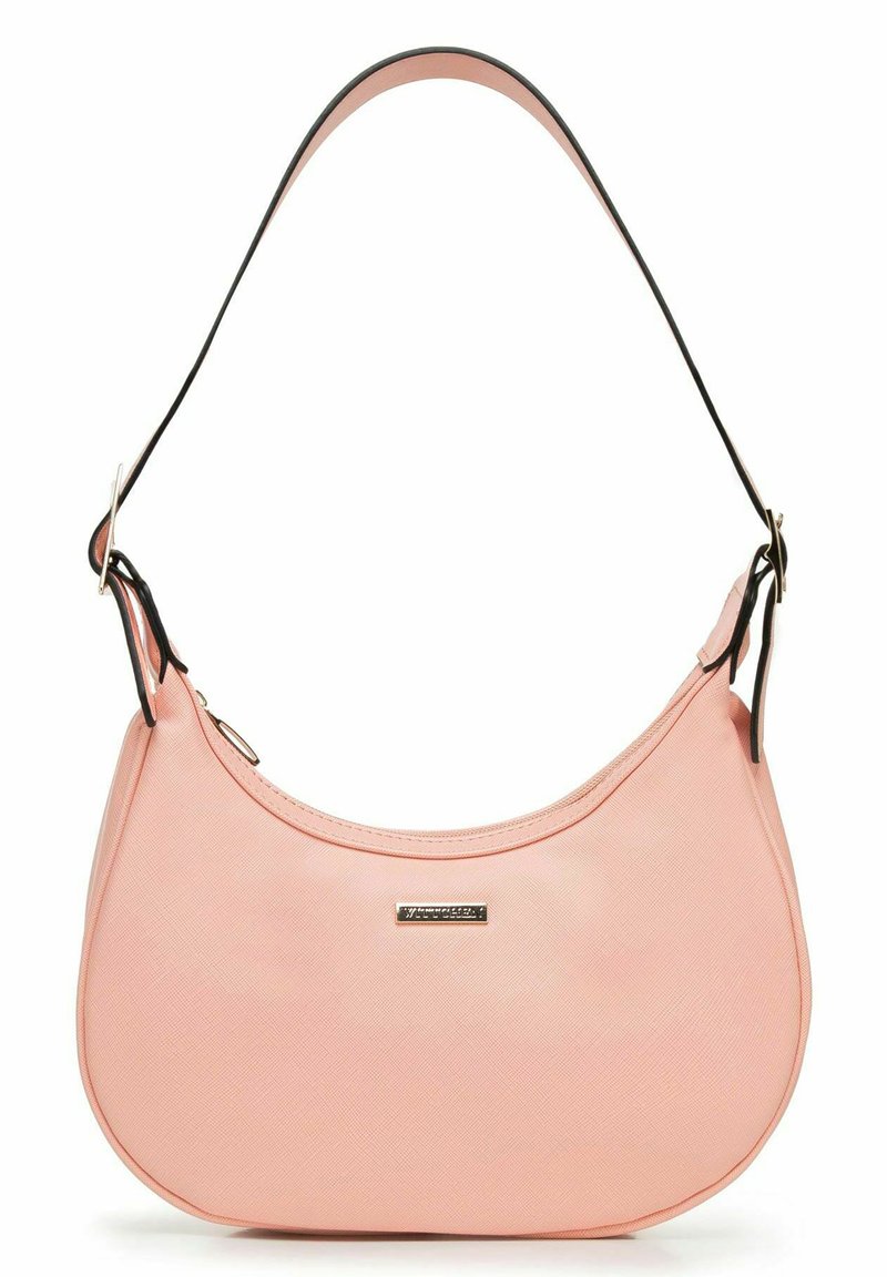 Borsa sintetica rosa con forma arrotondata, dotata di tracolla nera removibile, accessori in oro e superficie testurizzata per aggiungere dettaglio.