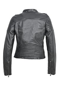 Schwarze Lederjacke mit tailliertem Design. Strukturiertes Material an Schultern und Rücken, Reißverschlussärmel und gerippte Akzente am Rücken.