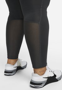 Nike Performance PLUS - Leggings - dk smoke grey/black/white