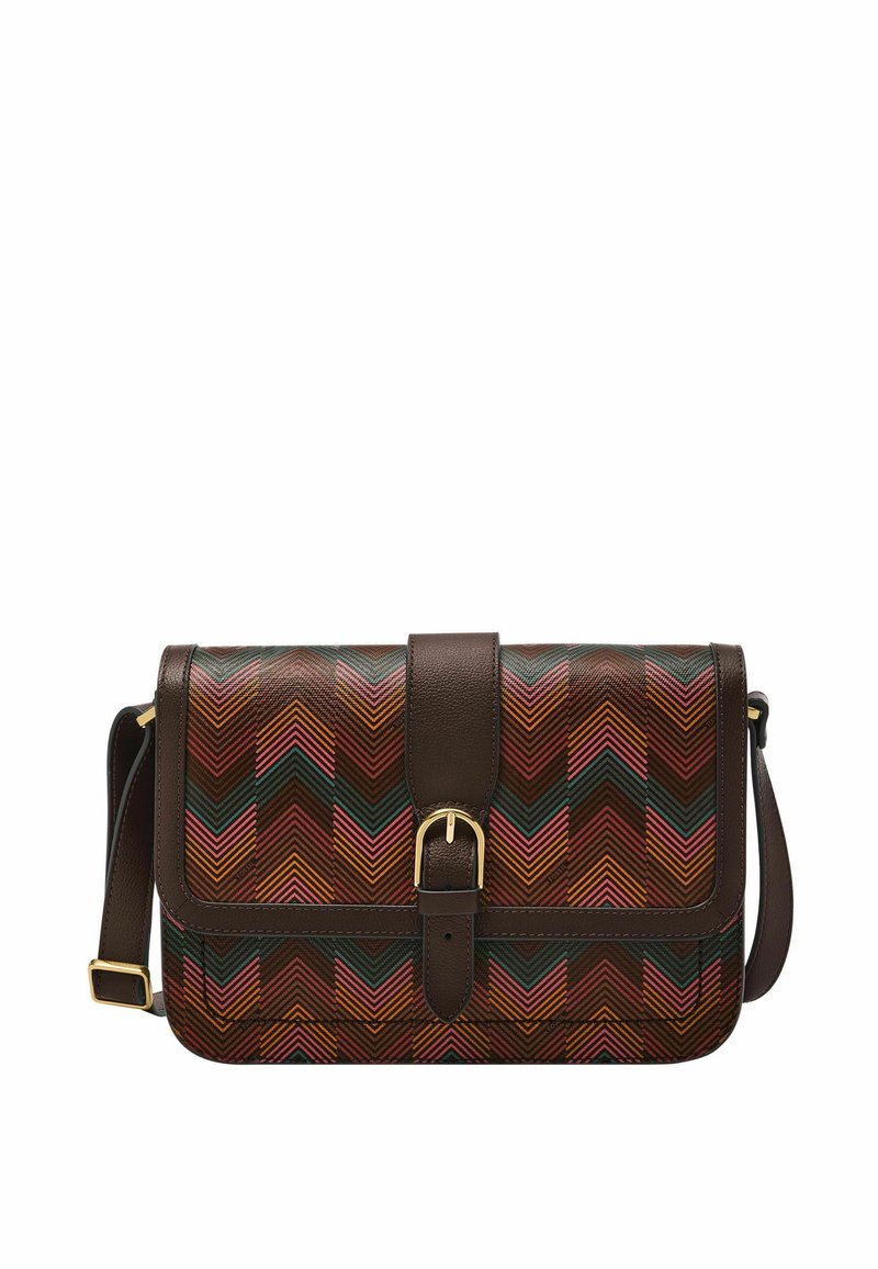 Sac bandoulière en cuir marron avec un motif chevron coloré. Comprend un rabat à l'avant et une boucle en matériel doré. Une sangle ajustable est incluse.
