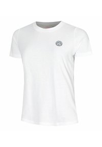 Camiseta de algodón blanca con mangas cortas, cuello redondo, con un pequeño logo circular en color azul marino en el área del pecho izquierdo. Textura suave, ajuste casual.