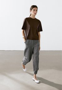 Thumbnail Image 2