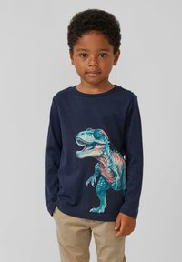 Marineblaues Langarm-T-Shirt mit einem bunten Dinosaurier-Graphic auf der Vorderseite. Aus Baumwolle gefertigt, mit rundem Halsausschnitt und lockerer Passform.