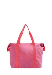 Bolso tote rosa con la parte superior enrollada, asas color coral y un estampado gráfico en un lado. Fabricado con un tejido ligero y de textura suave.