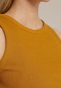 WE Fashion Top - yellow