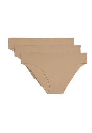 Drie paar beige katoenen onderbroeken met een naadloos ontwerp, voorzien van een brede tailleband en een zachte textuur, geschikt voor dagelijks gebruik.