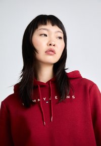 Tommy Jeans LINEAR HOODIE - Felpa - regatta red