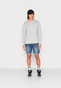 Only & Sons ONSAVI - Jeansshorts - blue denim