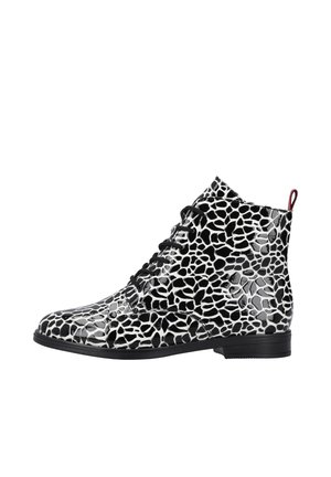 Bottines noir et blanc avec une finition brillante, ornées d'un motif animal texturé, bout rond et lacets noirs.