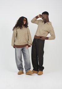 LEGACY STUDIOS UNISEX - Pullover - taupe