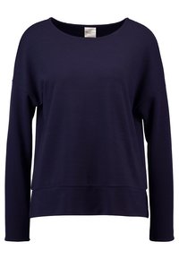 Top de manga larga azul marino, acanalado, con un escote ancho, corte relajado y un dobladillo pronunciado. El material parece suave con un acabado texturizado.