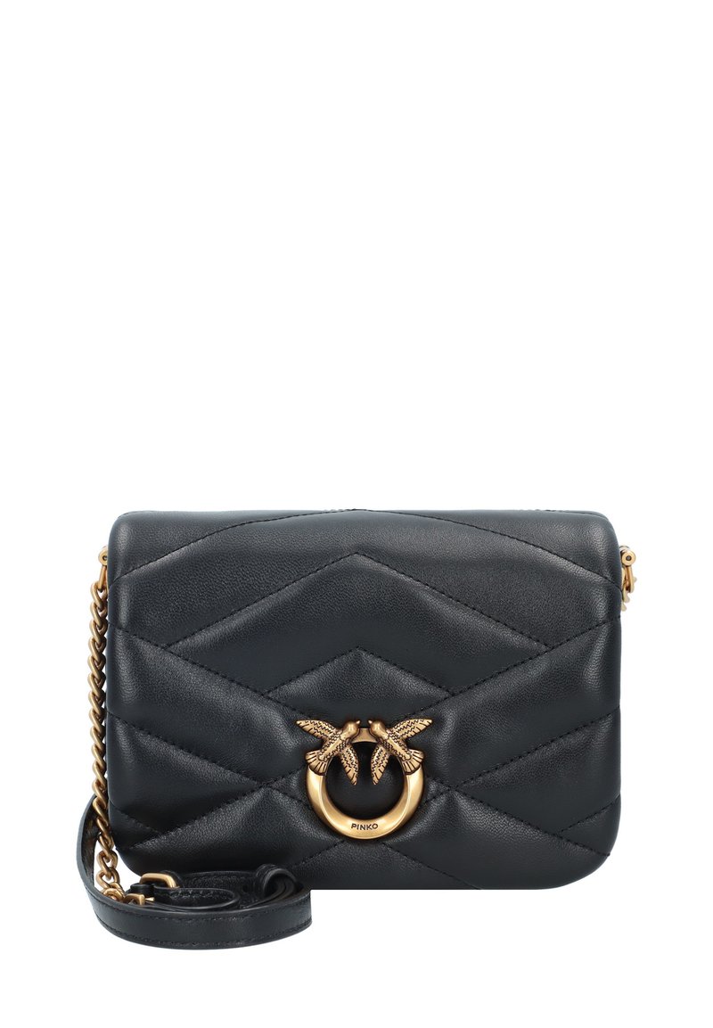 Borsa a tracolla nera in pelle con texture a zig-zag, elementi in metallo dorato e un clasp circolare con due uccelli. Include una tracolla a catena staccabile.