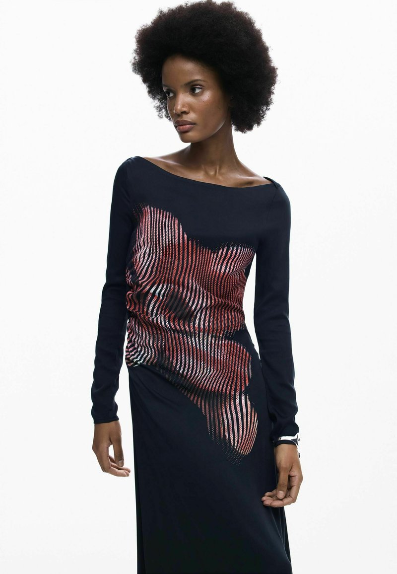 Desigual Vestido Camisero Laila: Caqui Con Lazada, Bordados Étnicos Y Botones De Madera, Algodón Elástico (97% Algodón, 3% Elastán)