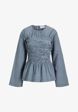 Blouse à manches longues à carreaux bleus et blancs, avec un corsage froncé, un col rond et une taille évasée.