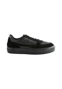 Schwarze Sneaker aus einer Kombination von strukturiertem Leder und Wildleder. Niedriges Design mit flacher Gummisohle und Schnürverschluss. Glatte Zehenkappe.