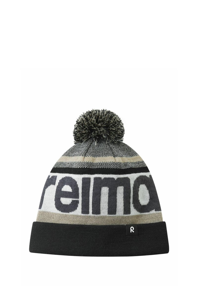 Czapka dziana z szaro-kremowym wzorem, z czarnym podwiniętym brzegiem i pomponem na czubku. Widoczne logo z przodu.