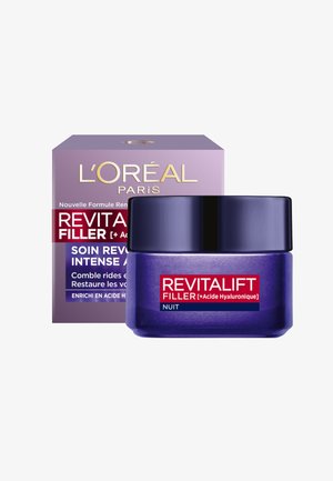 Crème de nuit Revitalift Filler dans un pot violet, présentant une texture lisse et une étiquette claire avec des accents rouges sur une boîte violette.