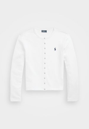 Biały kardigan z długim rękawem z zatrzaskami na przodzie i małym ciemnym logo gracza polo na lewej piersi.