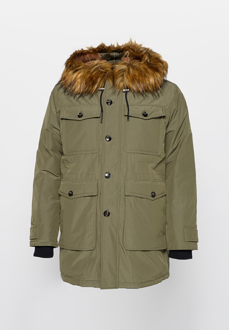 Oliwkowa parka z kapturem wykończonym sztucznym futrem, czterema kieszeniami z przodu, zapięciem na guziki i zamek błyskawiczny oraz ściągaczami na mankietach dla dodatkowego ciepła.