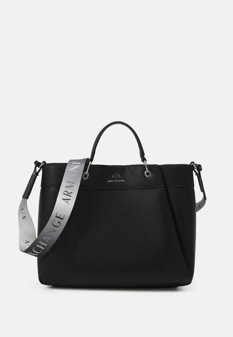 Schwarze strukturierte Handtasche aus strukturiertem Kunstleder. Verfügt über zwei obere Tragegriffe und einen abnehmbaren Schultergurt mit Logo-Akzenten. Details in Silber.
