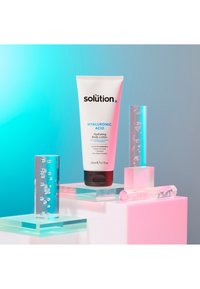 The Solution HYALURONIC ACID HYDRATING BODY LOTION - Balsamo corpo