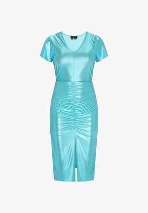 Turquoise satijnen jurk met korte mouwen, V-hals en geraffineerde details. Getailleerde silhouet met een middellange rok en een split aan de zijkant.