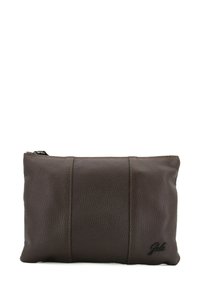 Borsa in pelle marrone con una texture a ciottoli, caratterizzata da due cuciture verticali e un fondo arrotondato. Logo nero su un lato. Chiusura a zip sulla parte superiore.