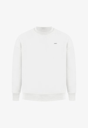 Sudadera blanca con cuello redondo, puños y dobladillo de canalé. Presenta un pequeño logo en el pecho y un acabado liso y texturizado.