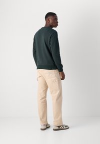 Scotch & Soda SEASONAL CORE BADGE LOGO CREW - Felpa - dark green