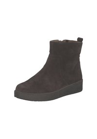 Donkerbruine suède enkellaars met een ronde neus, naadloze zijkanten en een gestructureerde zwarte rubberen zool. Voorzien van een trekhaak aan de achterkant en een ritssluiting.