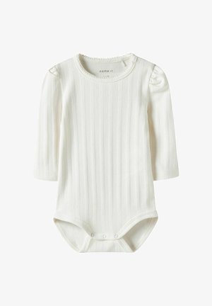 Białe prążkowane body z długim rękawem wykonane z miękkiej bawełny, z falistym dekoltem i zatrzaskami na dole ułatwiającymi ubieranie.