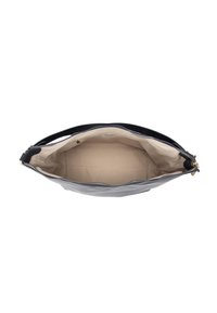 Zwarte leren handtas met ritssluiting, voorzien van een ruim beige interieur en gouden hardware accenten. Gladde textuur en ingetogen ontwerp.