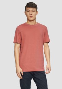 Korte mouw T-shirt in stoffige rozenkleur, gemaakt van zacht katoen, met een ronde ronde hals en een relaxte pasvorm.