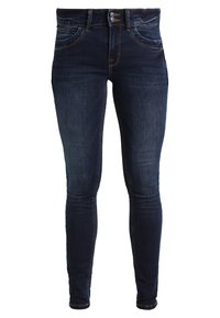 Jeans ajustados de mezclilla de color azul oscuro, con un diseño clásico de cinco bolsillos, cierre frontal con botón y detalles de costura en contraste.