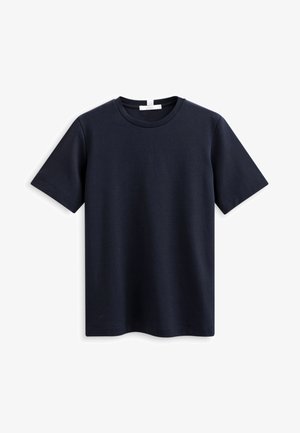 Námornícky modré tričko s krátkym rukávom vyrobené z jemnej bavlny, s klasickým okrúhlym výstrihom a voľným strihom, bez viditeľných značiek alebo vzorov.