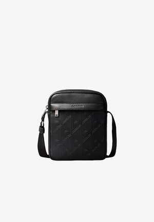 Calvin Klein, EMBLEM DEBOSS REPORTER - Umhängetasche - black