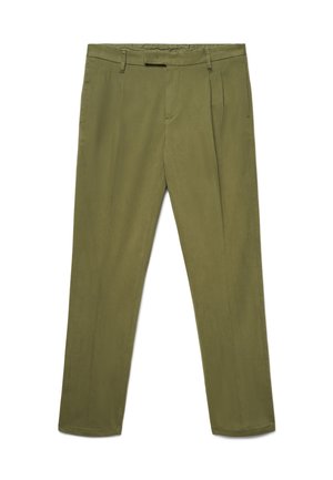 Paire de pantalons vert olive à jambe droite avec passants de ceinture et plis avant sur fond blanc.