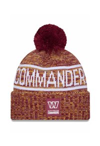 Gestrickte Mütze in Burgunderrot und Gold mit einem weißen Band, auf dem "COMMANDERS" steht. Mit einem Pompon oben und einem Logo-Patch auf der Vorderseite.