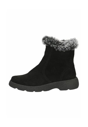Bottines noires en daim avec une bordure en fausse fourrure. Présentent une semelle en caoutchouc texturée et de simples détails de couture. Silhouette classique adaptée pour l'hiver.