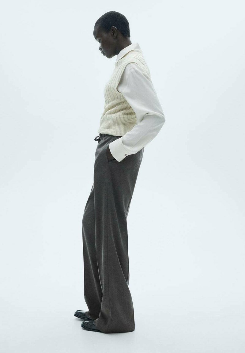 Pantalon Mango Taille 36 - Couleur Beige - Coupe Droite En Coton - Occasion Bon état